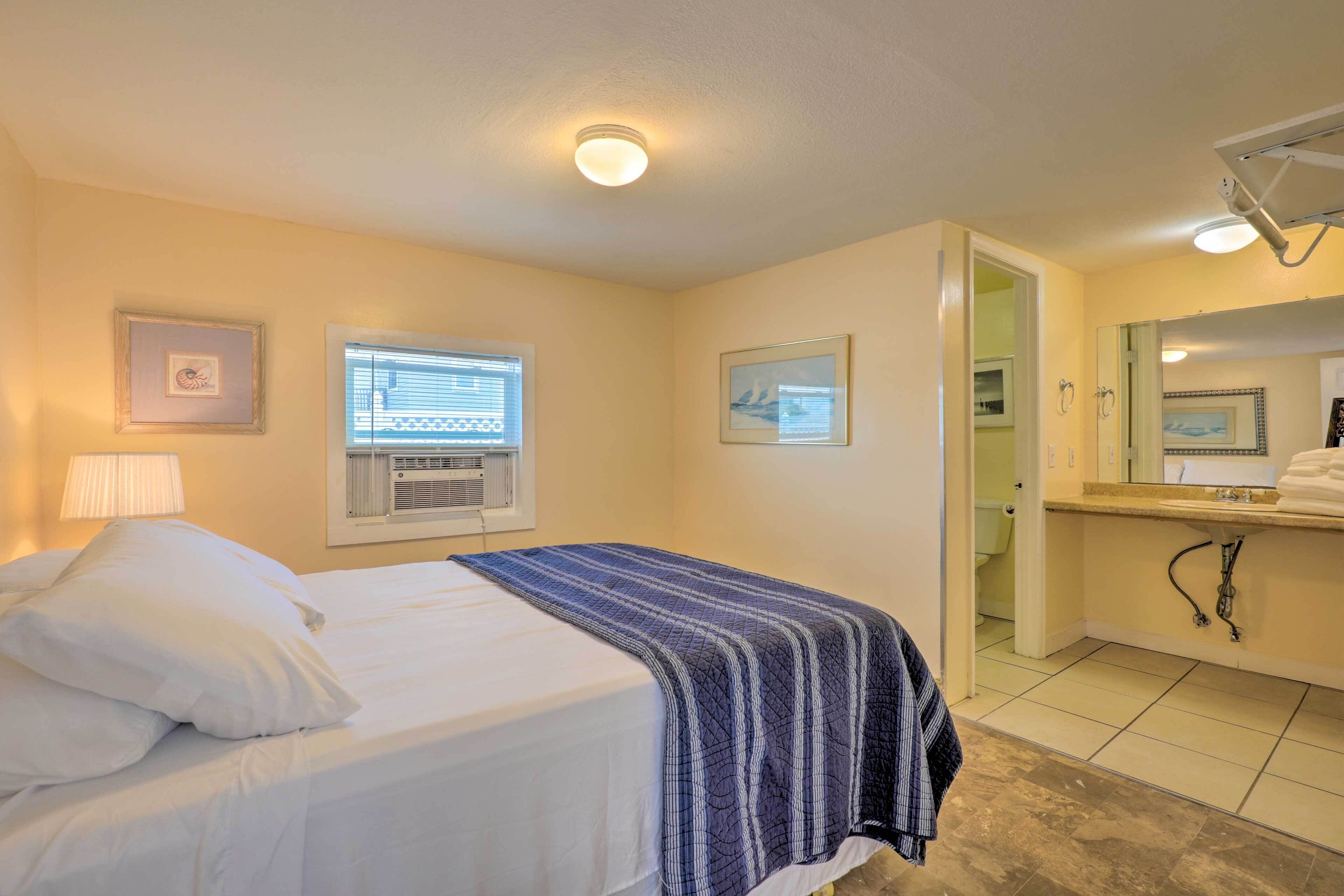 Surfside Oceanfront Cottage w/ Beach Access!