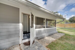 House (2 Bedrooms) | Interior - Apopka Home w/ Yard & Grill Near Wekiwa Springs! (Apopka)
