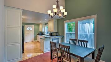 House (5 Bedrooms) | Interior