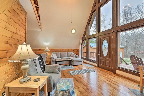 House (2 Bedrooms) | Interior - Cozy Yatesville Lake Cabin Rental in Louisa! (Louisa)