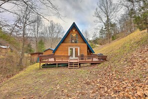 House (2 Bedrooms) | Interior - Cozy Yatesville Lake Cabin Rental in Louisa! (Louisa)