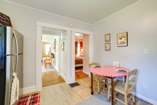 House (4 Bedrooms) | Interior - Fire Pit, BBQ & Yard: Family Home in Adrian (Adrian)