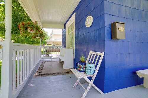 Fire Pit, BBQ & Yard: Family Home in Adrian