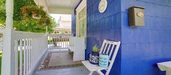 Fire Pit, BBQ & Yard: Family Home in Adrian
