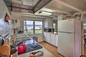 House (2 Bedrooms) | Interior - Waterfront Vacation Rental on Lake Mirror! (Winter Haven)