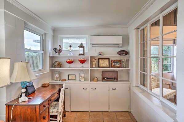 House (2 Bedrooms) | Interior - Waterfront Vacation Rental on Lake Mirror! (Winter Haven)