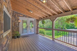 Cottage (3 Bedrooms) | Interior - Cozy Poconos Cottage w/ Hot Tub Near Lake Harmony! (Albrightsville)