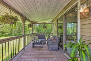 Interior - Poconos Cottage w/ Fire Pit: Near Lake Harmony (Albrightsville)