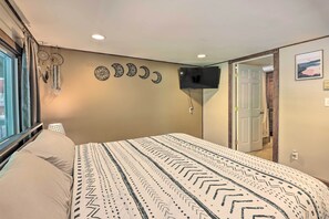 Cottage (3 Bedrooms) | Interior - Cozy Poconos Cottage w/ Hot Tub Near Lake Harmony! (Albrightsville)