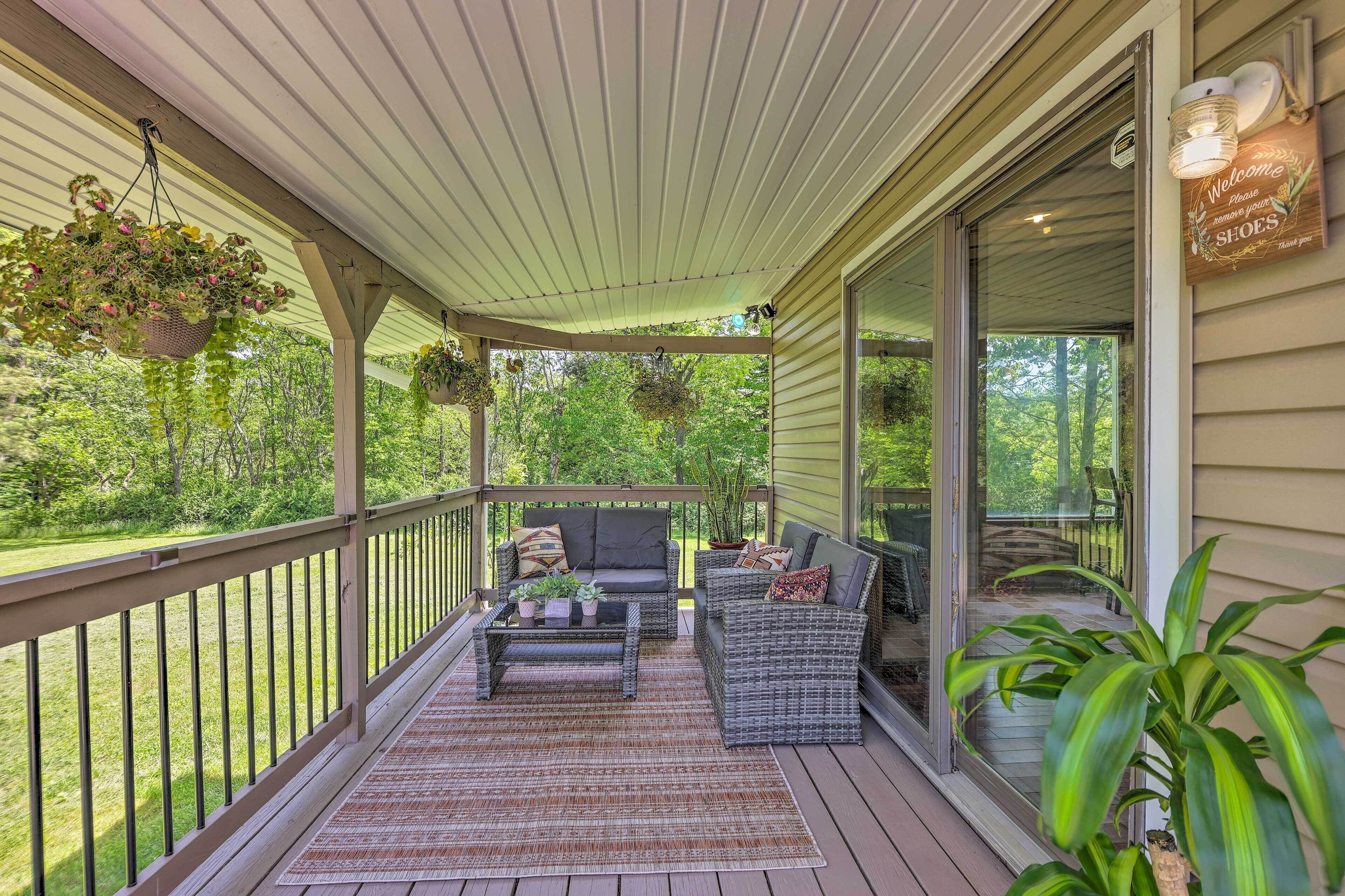 Ranch-style Oasis ~ 5 Mi to Lake Harmony!