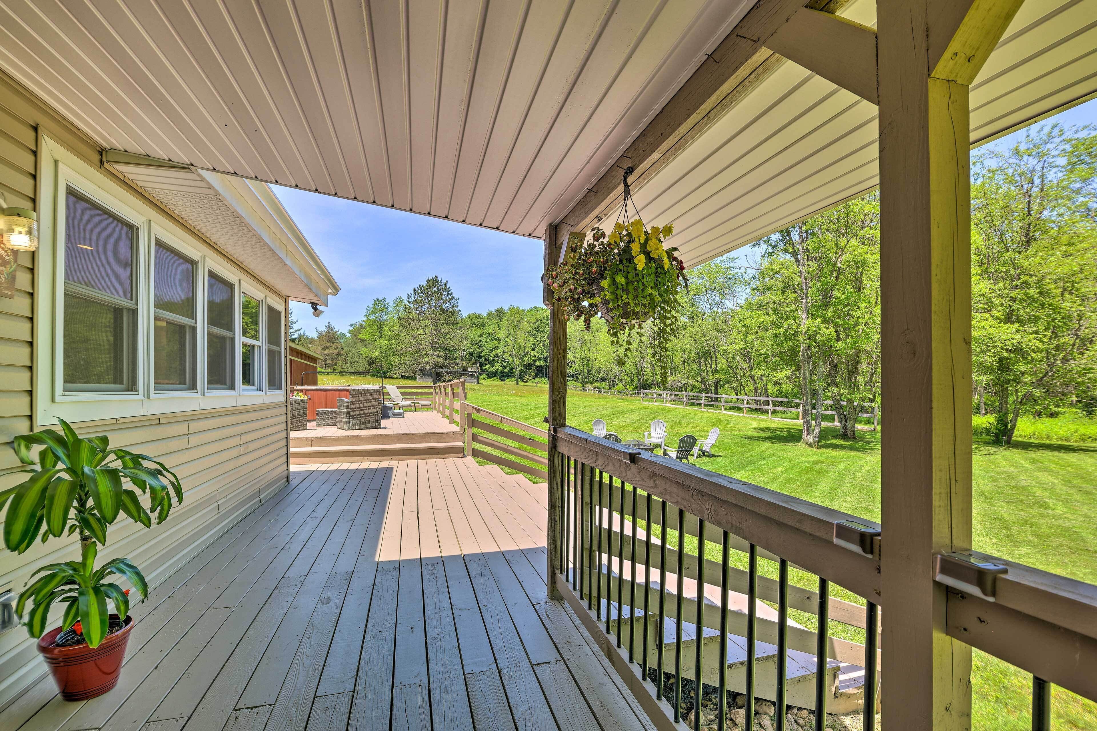 Ranch-style Oasis ~ 5 Mi to Lake Harmony!