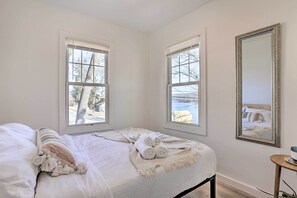 Cottage (3 Bedrooms) | 3 bedrooms, iron/ironing board, bed sheets