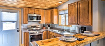 กระท่อมสปีร์ฟิชที่อบอุ่น < 1 ไมล์ถึงเส้นทางเดินป่า