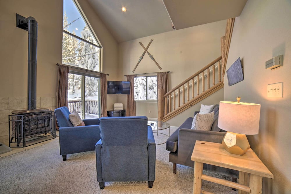 Great for Groups: Soda Springs Cabin w/ Deck! - Cisco Grove, CA