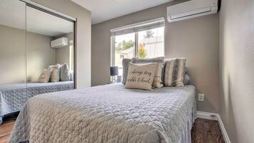 Apartment (2 Bedrooms) | 2 bedrooms, bed sheets