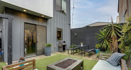 Oakland Vacation Rental ~ 3 Mi to Downtown