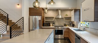 Oakland Vacation Rental ~ 3 Mi to Downtown