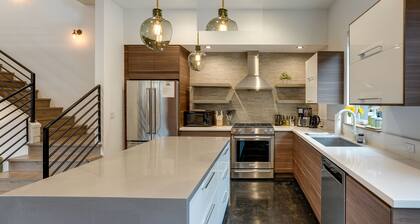 Oakland Vacation Rental ~ 3 Mi to Downtown