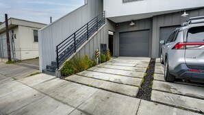 Property grounds - Oakland Vacation Rental ~ 3 Mi to Downtown (Emeryville)