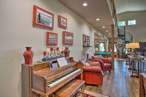 Interior - All-encompassing Family Retreat Near Lake Texoma! (Kingston)