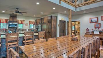 House (5 Bedrooms) | Interior