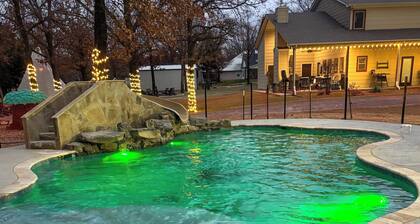 All-encompassing Family Retreat Near Lake Texoma!