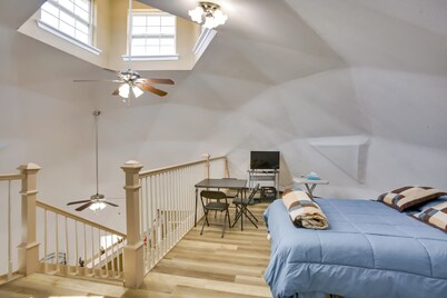 Quiet, Quirky Country Escape Near Pearl River!