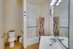 House (1 Bedroom) | Interior - Quiet, Quirky Country Escape Near Pearl River! (Angie)