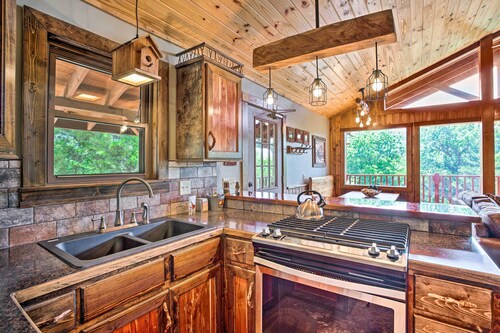 Beautiful Country Cabin on Crooked Creek Farm!