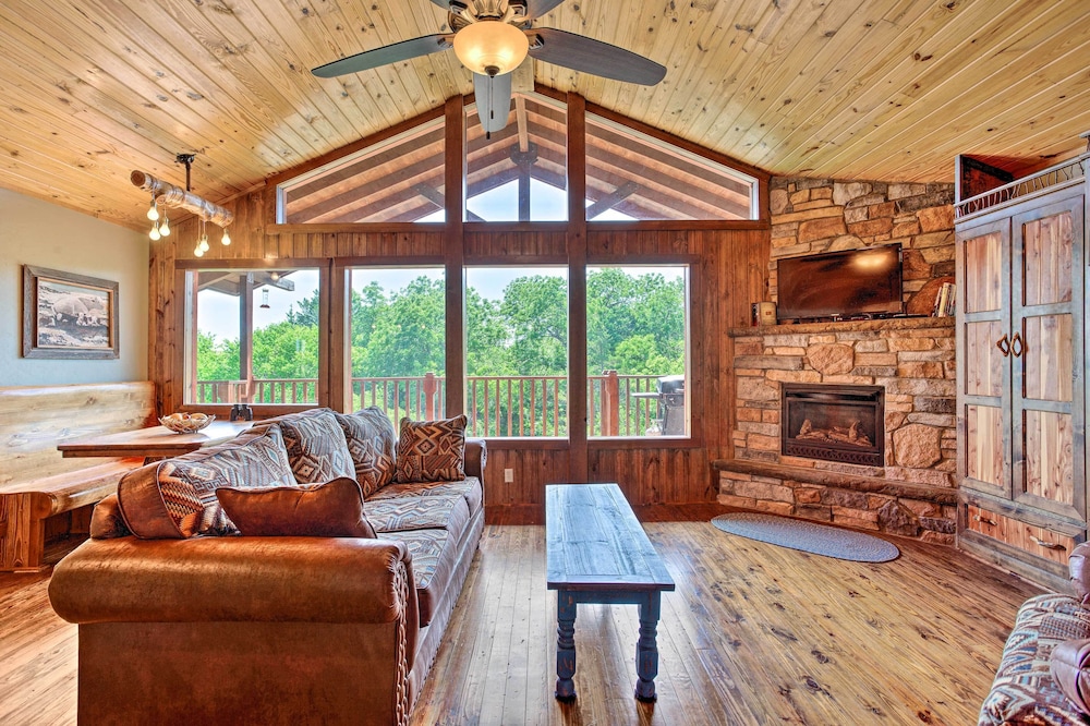Beautiful Country Cabin on Crooked Creek Farm!