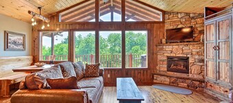 Beautiful Country Cabin on Crooked Creek Farm!