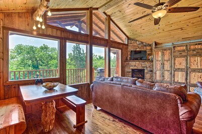 Beautiful Country Cabin on Crooked Creek Farm!