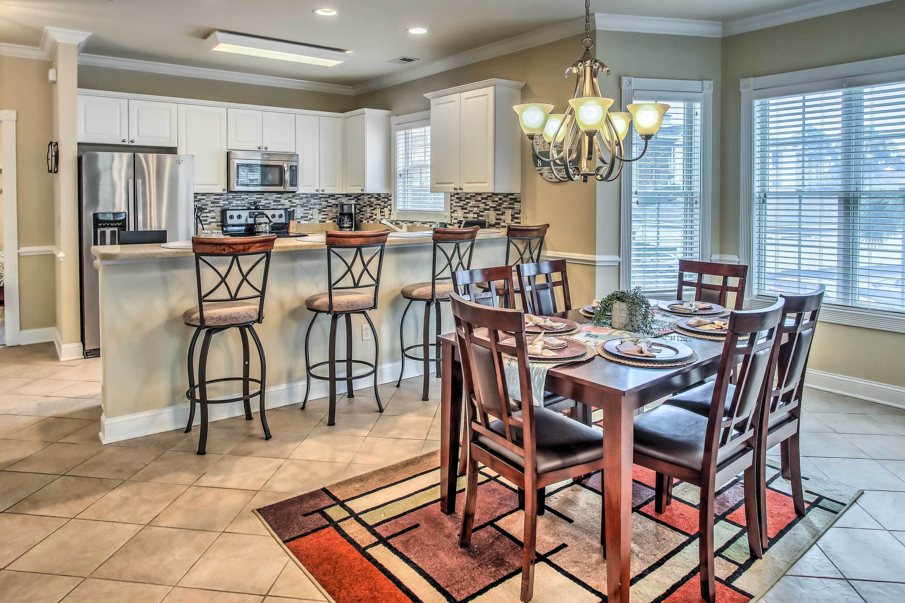 Myrtle Beach Condo: Pool & Golf Course Access