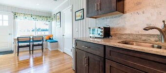 Waterfront Edenton Bay Cottage - Walk to Dtwn