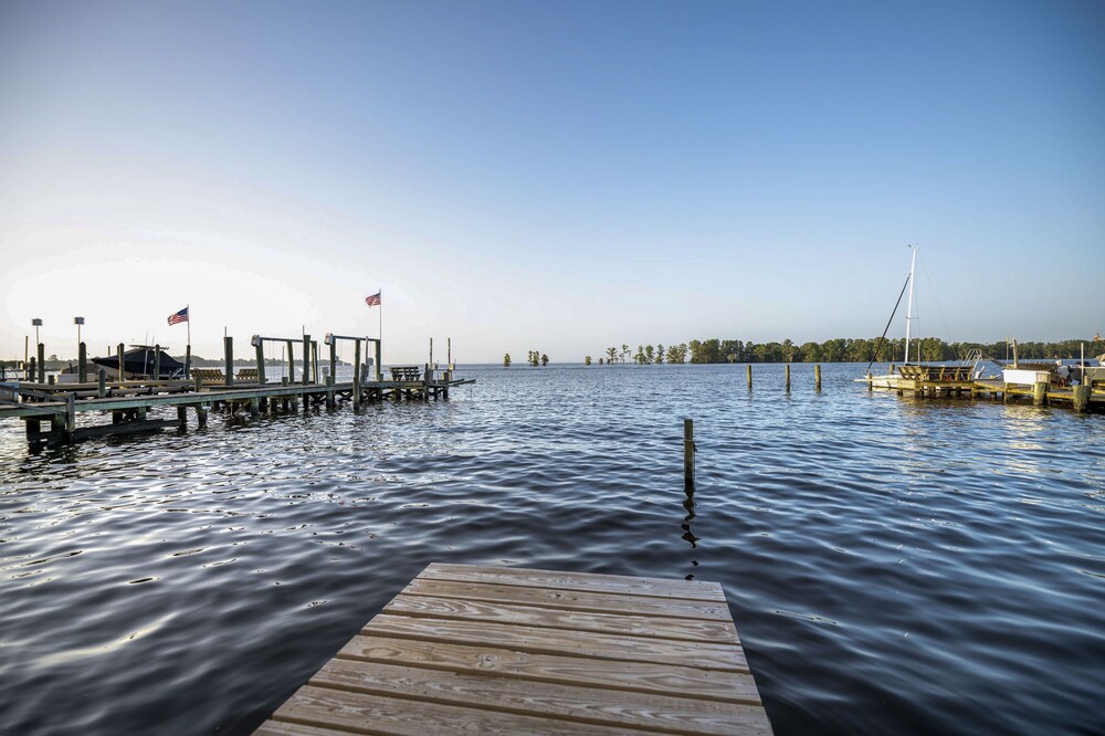 Waterfront Edenton Bay Cottage - Walk to Dtwn