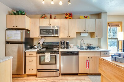 Waterfront Red River Haven: Walk to Ski Lift!