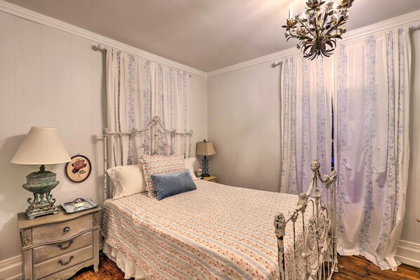 Cottage (2 Bedrooms) | Interior - 'foxglove Cottage' in Walkable West Asheville (Asheville)