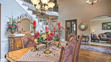 House (4 Bedrooms) | Interior