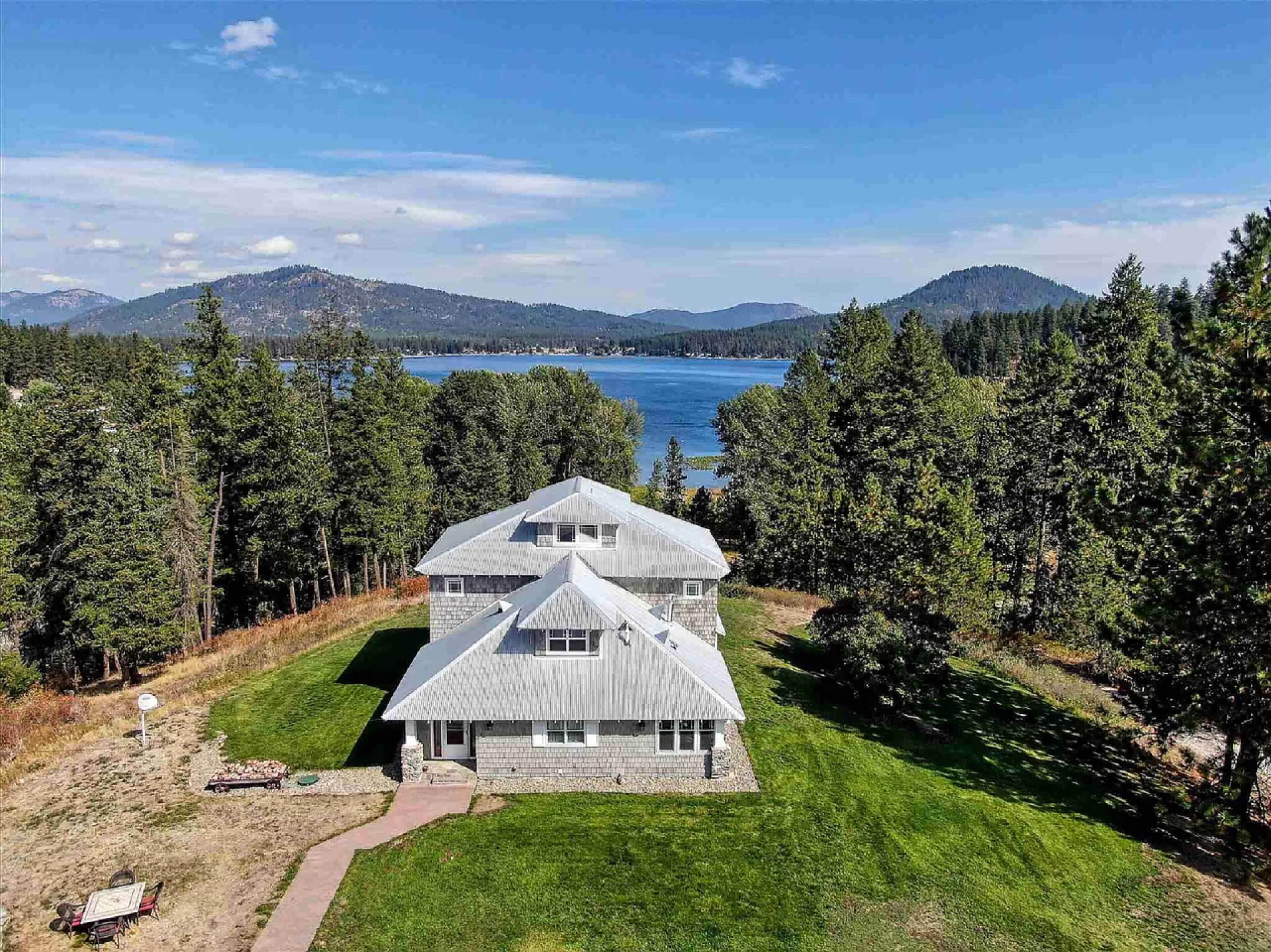 Spacious Loon Lake Retreat: Dock + Mtn Views!