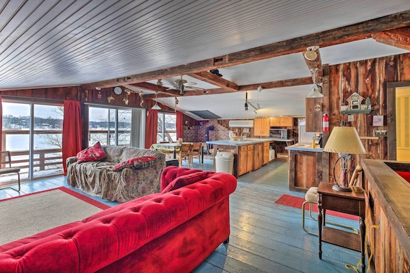 House (3 Bedrooms) | Interior