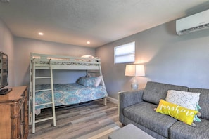 House (1 Bedroom) | Interior - Cozy Bradenton Vacation Home - 7 Mi to Beach (Bradenton)