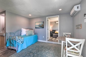 House (1 Bedroom) | Interior - Cozy Bradenton Vacation Home - 7 Mi to Beach (Bradenton)