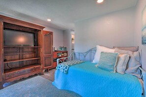 House (1 Bedroom) | Interior - Cozy Bradenton Vacation Home - 7 Mi to Beach (Bradenton)