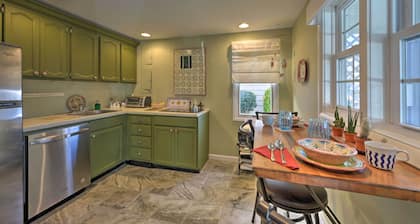 Cozy Beach Getaway ~ 6 Mi to Atlantic City!