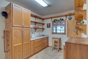 House (3 Bedrooms) | Interior - Beautiful Toledo Bend Retreat w/ Private Dock (Many)
