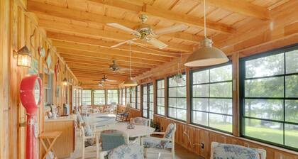 Beautiful Toledo Bend Retreat w/ Private Dock