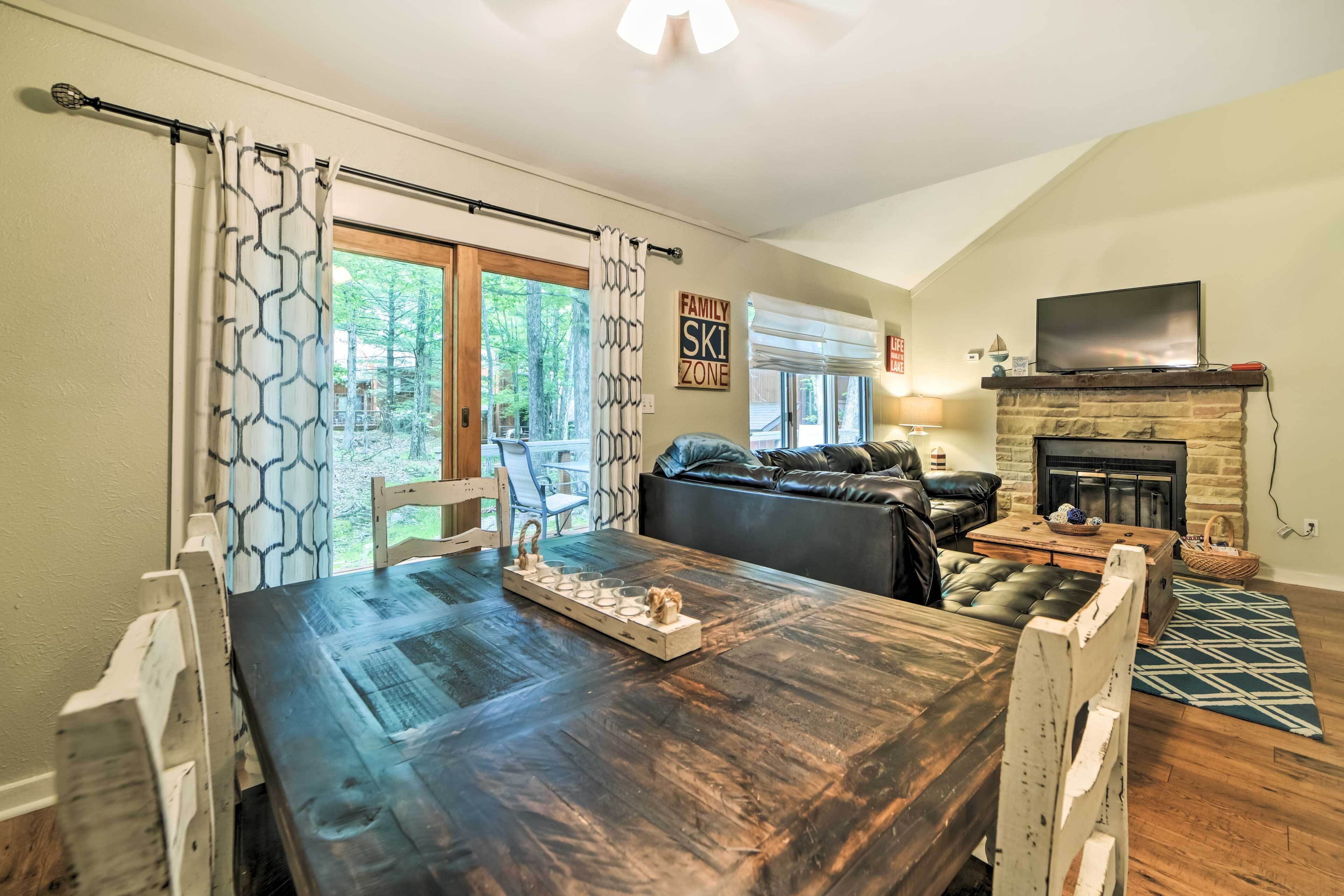 Chic Poconos Retreat Next to Boulder Lake!