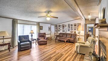 House (3 Bedrooms) | Interior