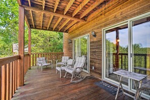 House (3 Bedrooms) | Interior - Sevierville Cabin w/ Mtn Views, 10 Mi to Dollywood (Sevierville)