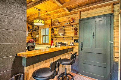 Charming Lakefront Cabin: Fish, Hike & More!